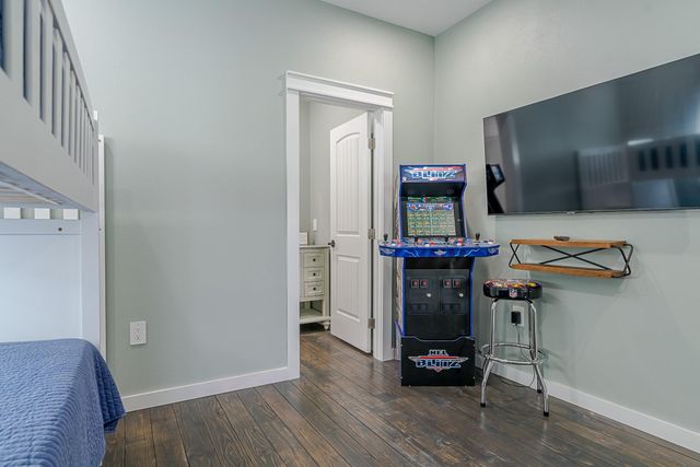 1057 Johnson Road, Gilchrist, TX 77617
