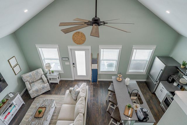 1057 Johnson Road, Gilchrist, TX 77617