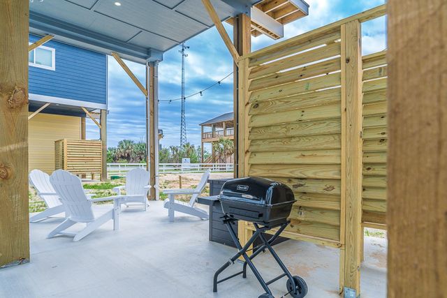1057 Johnson Road, Gilchrist, TX 77617