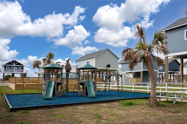 1057 Johnson Road, Gilchrist, TX 77617