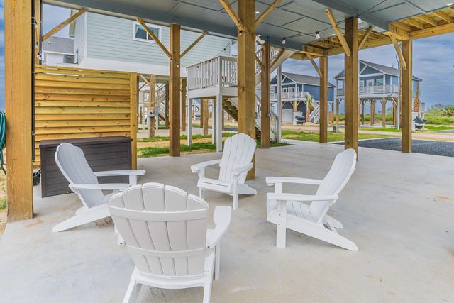 1057 Johnson Road, Gilchrist, TX 77617