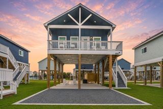 1057 Johnson Road, Gilchrist, TX 77617