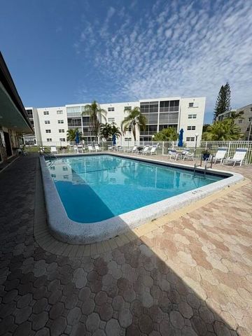 424 SE 10th Street 203, Dania Beach, FL 33004