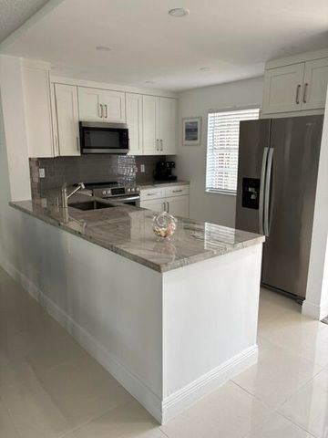 424 SE 10th Street 203, Dania Beach, FL 33004