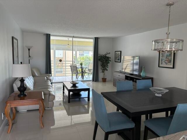 424 SE 10th Street 203, Dania Beach, FL 33004