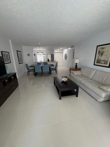 424 SE 10th Street 203, Dania Beach, FL 33004