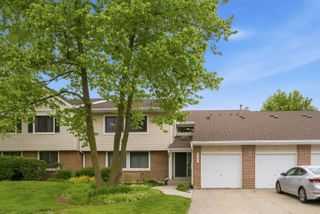 981 Pine Tree Circle S 981, Buffalo Grove, IL 60089