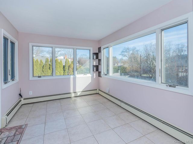 2 Terry Court, Glen Head, NY 11545