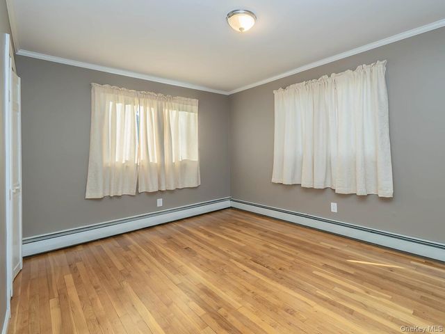 2 Terry Court, Glen Head, NY 11545