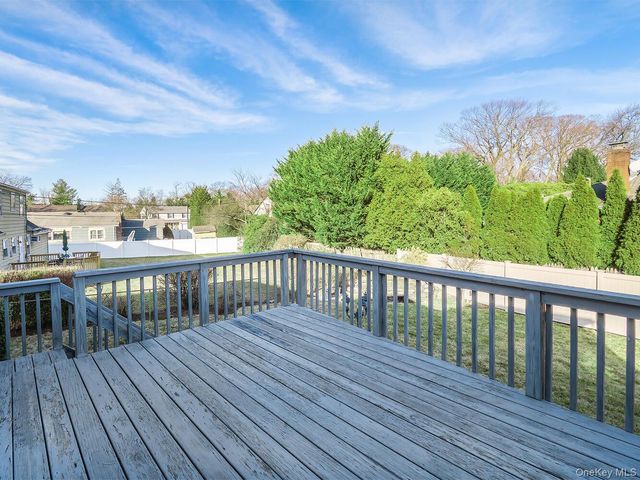 2 Terry Court, Glen Head, NY 11545