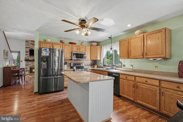 1122 ROOSEVELT CT, Hanover, PA 17331