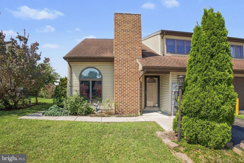 1122 ROOSEVELT CT, Hanover, PA 17331