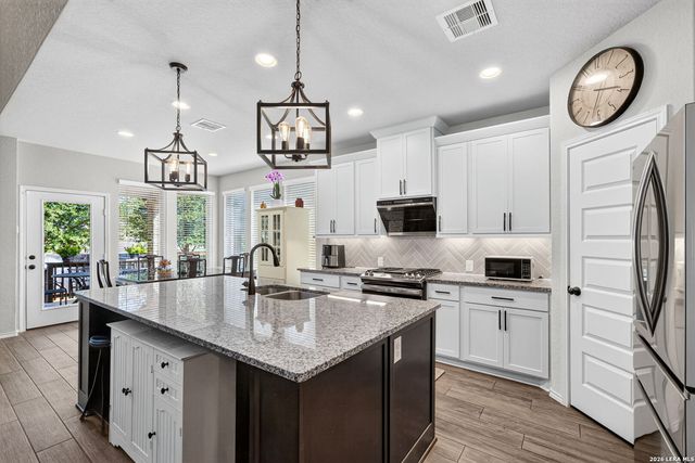 2126 EASTON DR, San Antonio, TX 78253