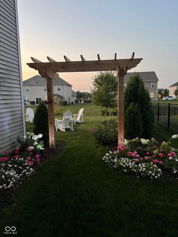 1002 Burgess Hill Pass, Westfield, IN 46074