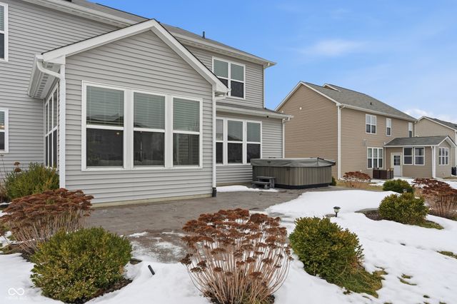 1002 Burgess Hill Pass, Westfield, IN 46074