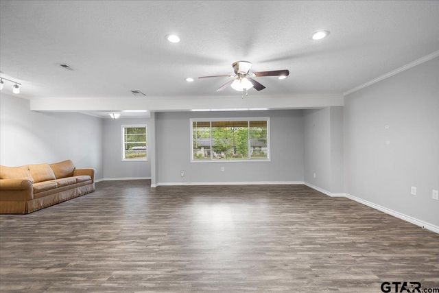 1000 Westwood Dr, Henderson, TX 75654