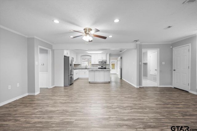 1000 Westwood Dr, Henderson, TX 75654