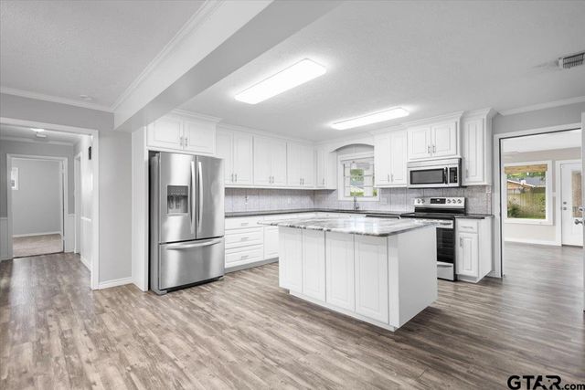 1000 Westwood Dr, Henderson, TX 75654