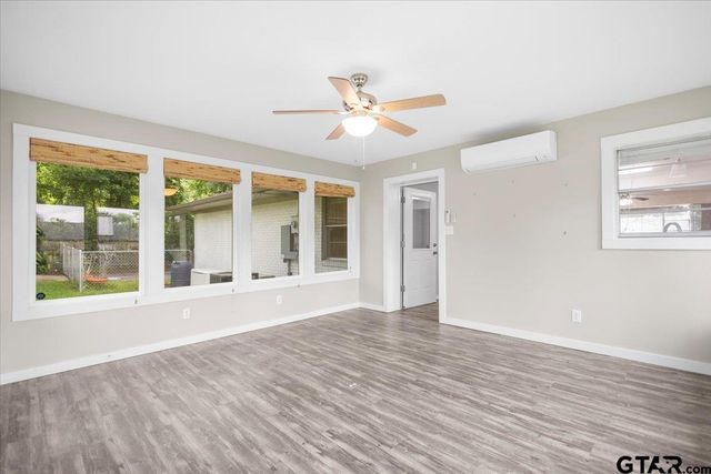 1000 Westwood Dr, Henderson, TX 75654