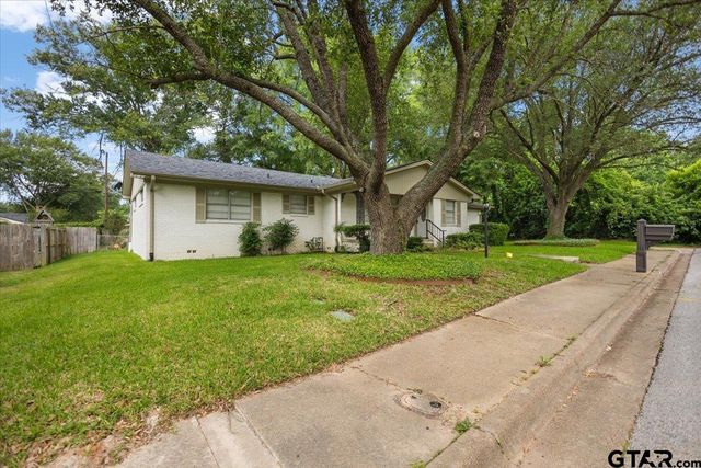 1000 Westwood Dr, Henderson, TX 75654