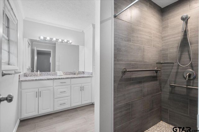 1000 Westwood Dr, Henderson, TX 75654