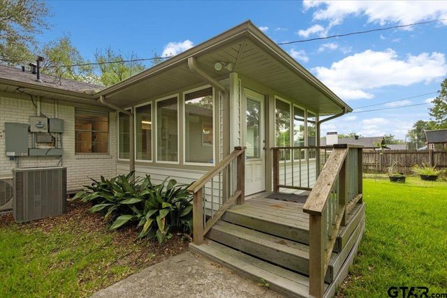 1000 Westwood Dr, Henderson, TX 75654