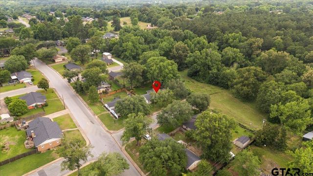 1000 Westwood Dr, Henderson, TX 75654