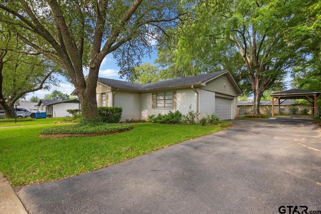 1000 Westwood Dr, Henderson, TX 75654