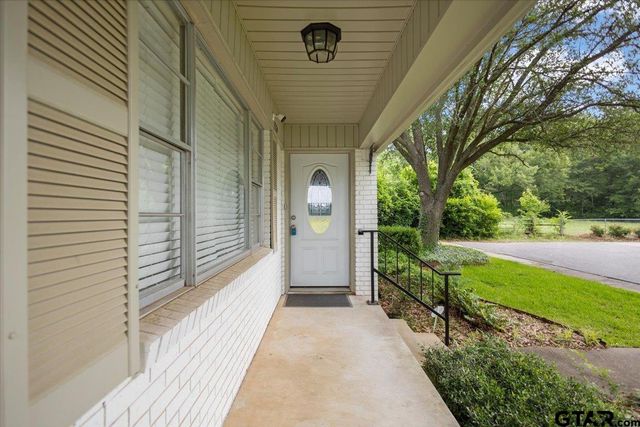 1000 Westwood Dr, Henderson, TX 75654