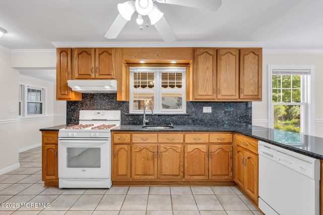 37 Highland Avenue, Leonardo, NJ 07737
