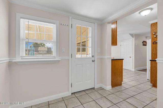 37 Highland Avenue, Leonardo, NJ 07737