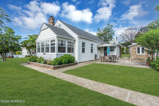 37 Highland Avenue, Leonardo, NJ 07737