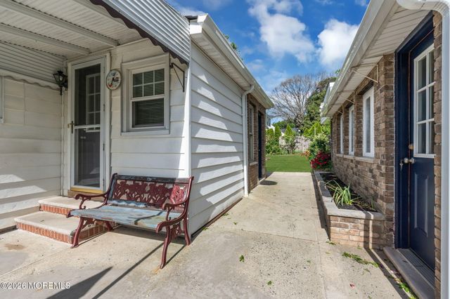 37 Highland Avenue, Leonardo, NJ 07737