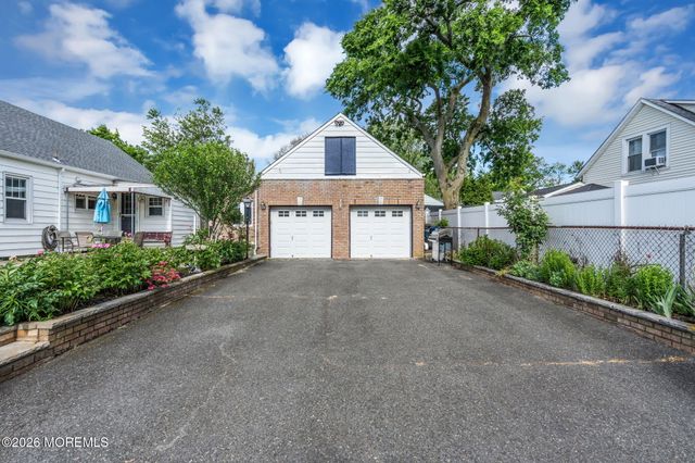 37 Highland Avenue, Leonardo, NJ 07737