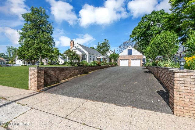 37 Highland Avenue, Leonardo, NJ 07737