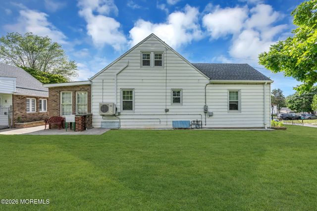 37 Highland Avenue, Leonardo, NJ 07737