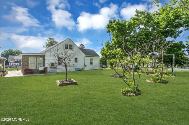 37 Highland Avenue, Leonardo, NJ 07737