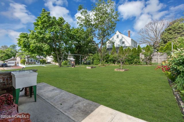 37 Highland Avenue, Leonardo, NJ 07737