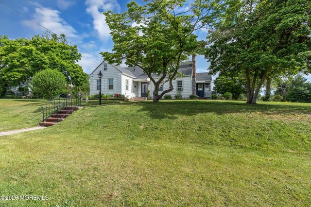 37 Highland Avenue, Leonardo, NJ 07737