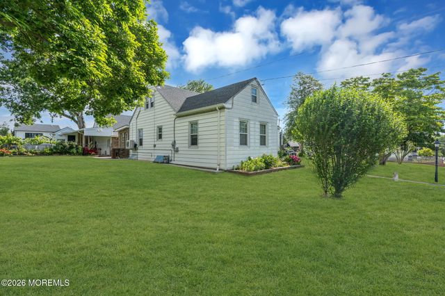 37 Highland Avenue, Leonardo, NJ 07737