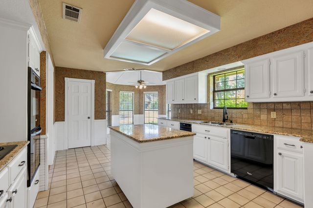 1675 SHORES Boulevard, Rockwall, TX 75087