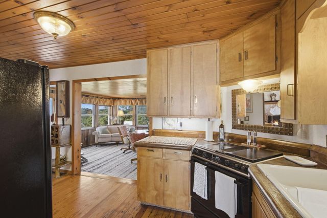 305 S 6th Avenue, Ozark, MO 65721