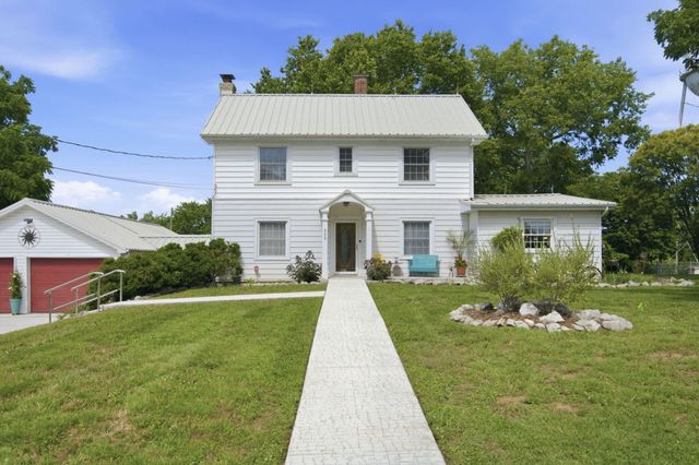 305 S 6th Avenue, Ozark, MO 65721