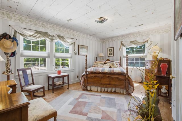 305 S 6th Avenue, Ozark, MO 65721