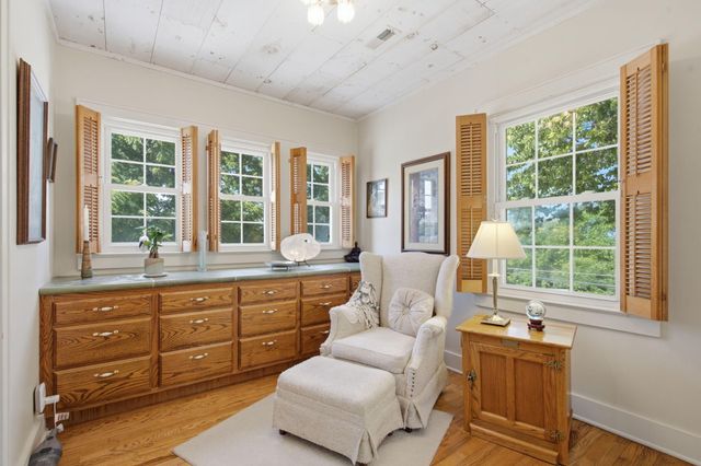 305 S 6th Avenue, Ozark, MO 65721