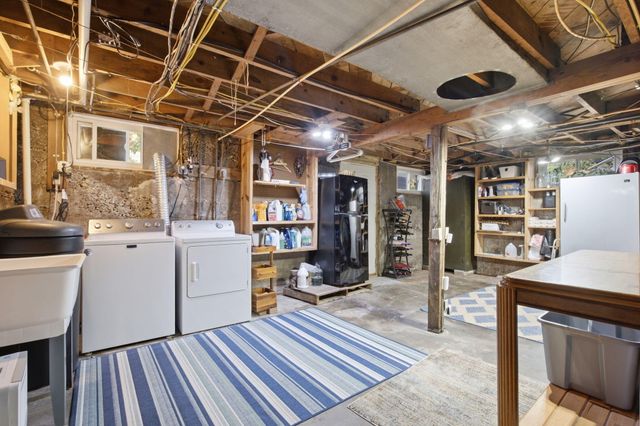 305 S 6th Avenue, Ozark, MO 65721