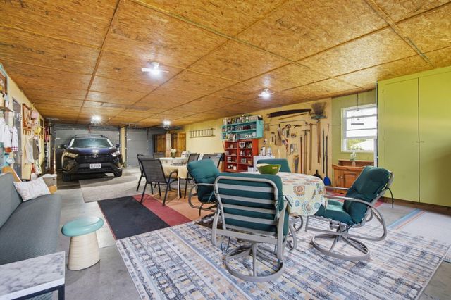 305 S 6th Avenue, Ozark, MO 65721