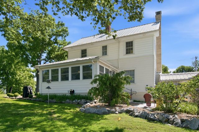 305 S 6th Avenue, Ozark, MO 65721