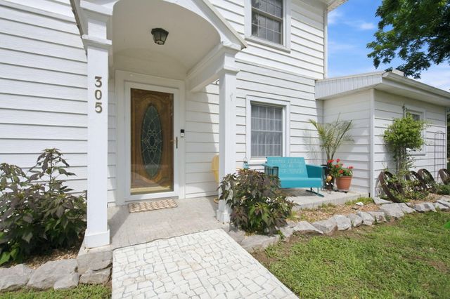 305 S 6th Avenue, Ozark, MO 65721