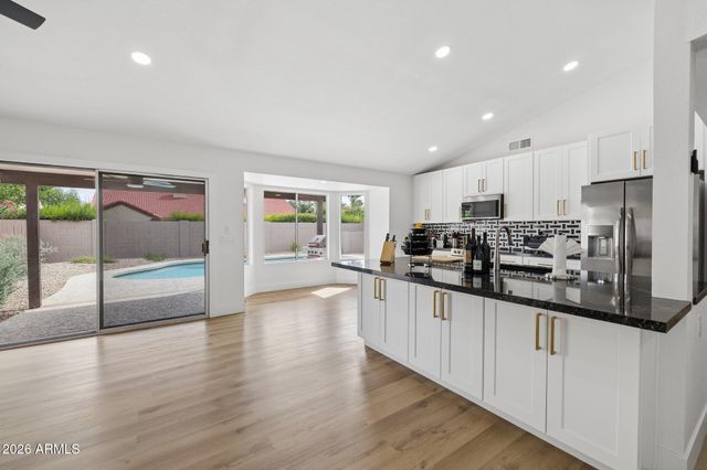 9003 E WINDROSE Drive, Scottsdale, AZ 85260